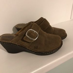 ❤️❤️💕SALE 2 pair brown & black Born clogs💕👠❤️